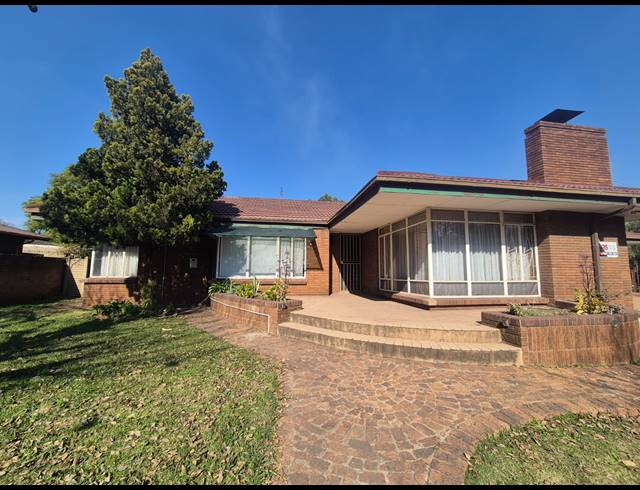 4 BEDROOM HOUSE FOR SALE IN VANDERBIJLPARK CW 5